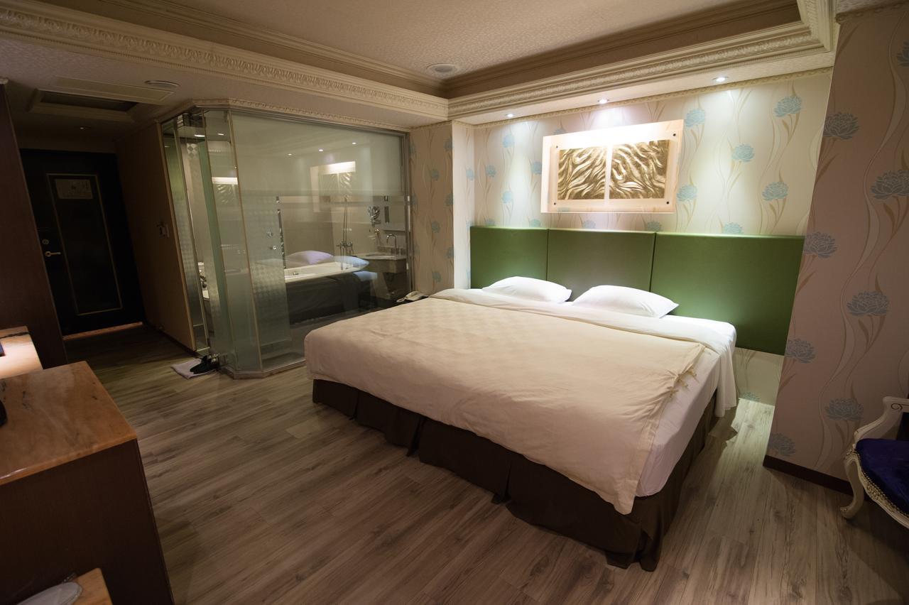 Mila Hotel Taichung Luaran gambar