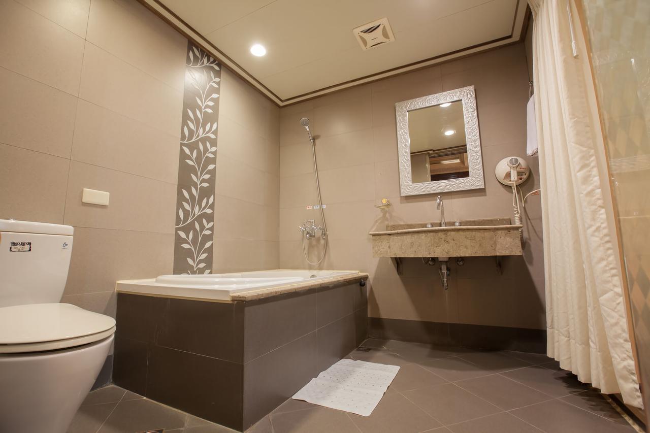 Mila Hotel Taichung Luaran gambar